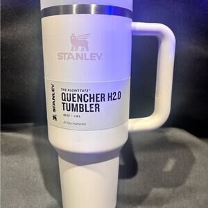 Stanley White and Silver Quencher H2.0 Tumbler 40 oz